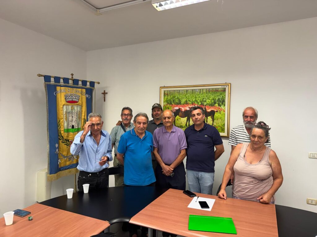 Partecipanti alla riunione per la Comunità del Cibo e la Green Community di Ferruzzano.