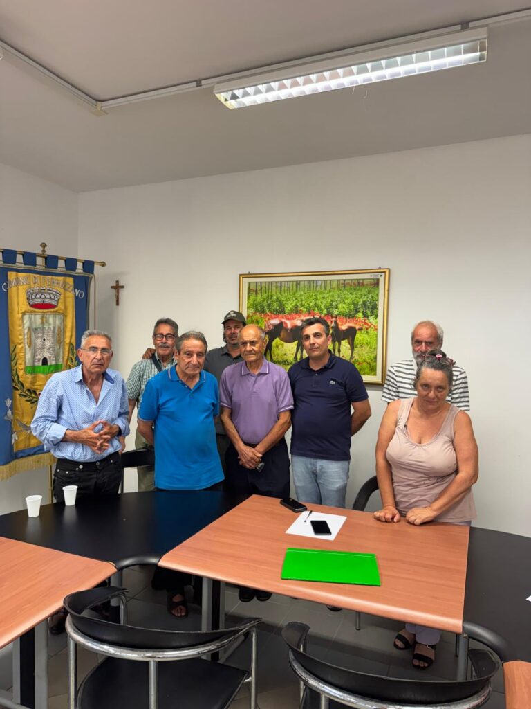 Partecipanti alla riunione per la Comunità del Cibo e la Green Community di Ferruzzano.